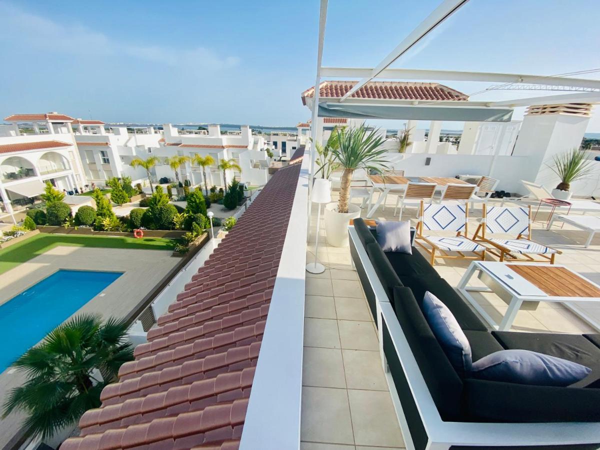 Fortuna Penthouse With Roof Terrace, Ac And Pool 로잘레스 외부 사진